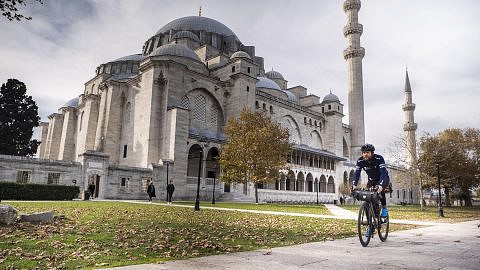 Foto@ravir film Jonas Deichmann Triathlon Istanbul