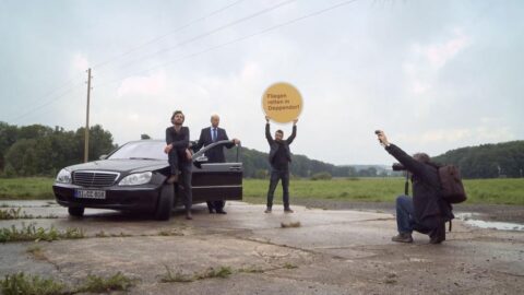 der unternehmer das dorf und die kuenstler pressefoto 10 c busse film.806f8367